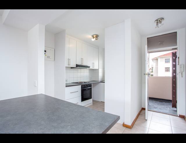 2 BEDROOM APARTMENT FOR SALE IN RONDEBOSCH VILLAGE